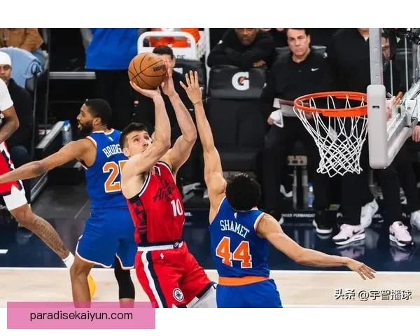 英超唐斯表现稳健，球队状态回暖备受关注